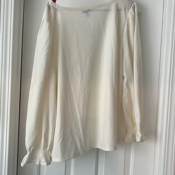 NWT TALBOTS 3X women’s cream colored dressy blouse. Gorgeous - Picture 5 of 8